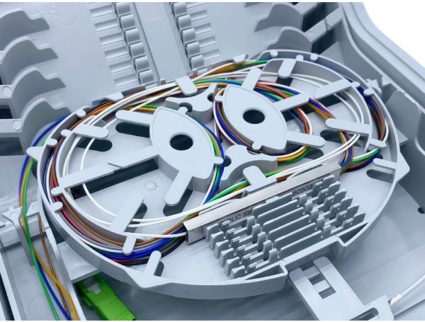 8 port optical splitter box for fiber optic cable 36 cores single fiber splicing, 8pcs mini sc adapters, with number mark and buckle lock