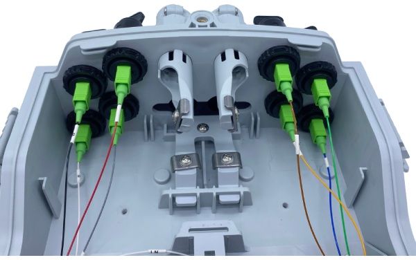8 port optical splitter box for fiber optic cable 36 cores single fiber splicing, 8pcs mini sc adapters, with number mark and buckle lock