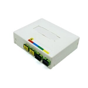 4 cores plastic ftth fibre terminal box, loaded with sc simplex adapters, pigtials sc, splice tray.