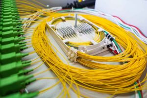 splice tray for fiber cable splicing and management
