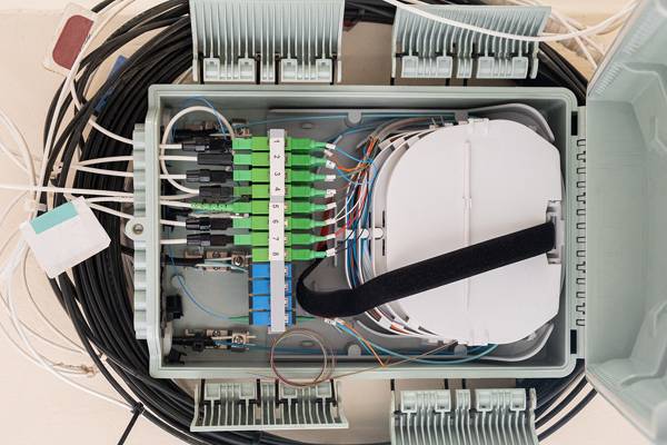 fiber optic cable fixting and stripping with cable ties and clamp for outdoor fiber distribution box FDB0216M