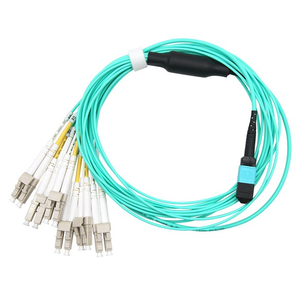 Standard industriali per cavi MPO MTP 3 Cavo OM3 LSZH a 12 conduttori da LC a MPO, cavo breakout da MPO a LC a 12 conduttori